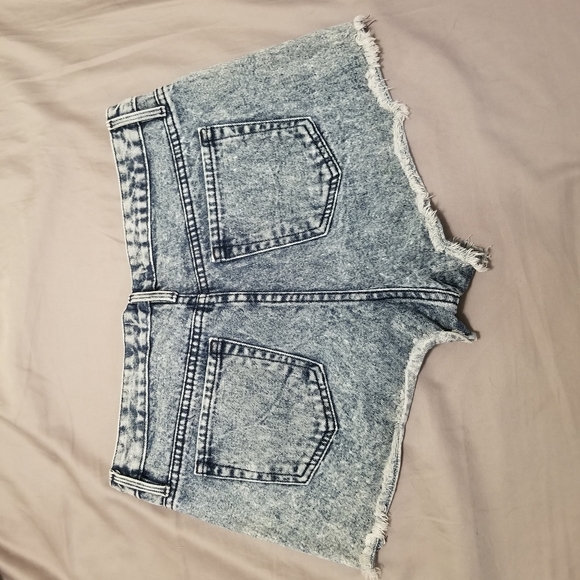 Bullhead Distressed Jean Shorts - Picture 2 of 4